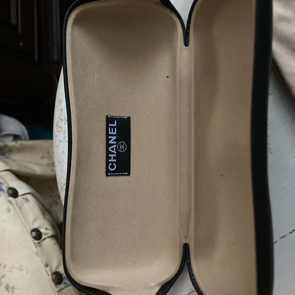 Chanel glasses case - Picture 3 of 4